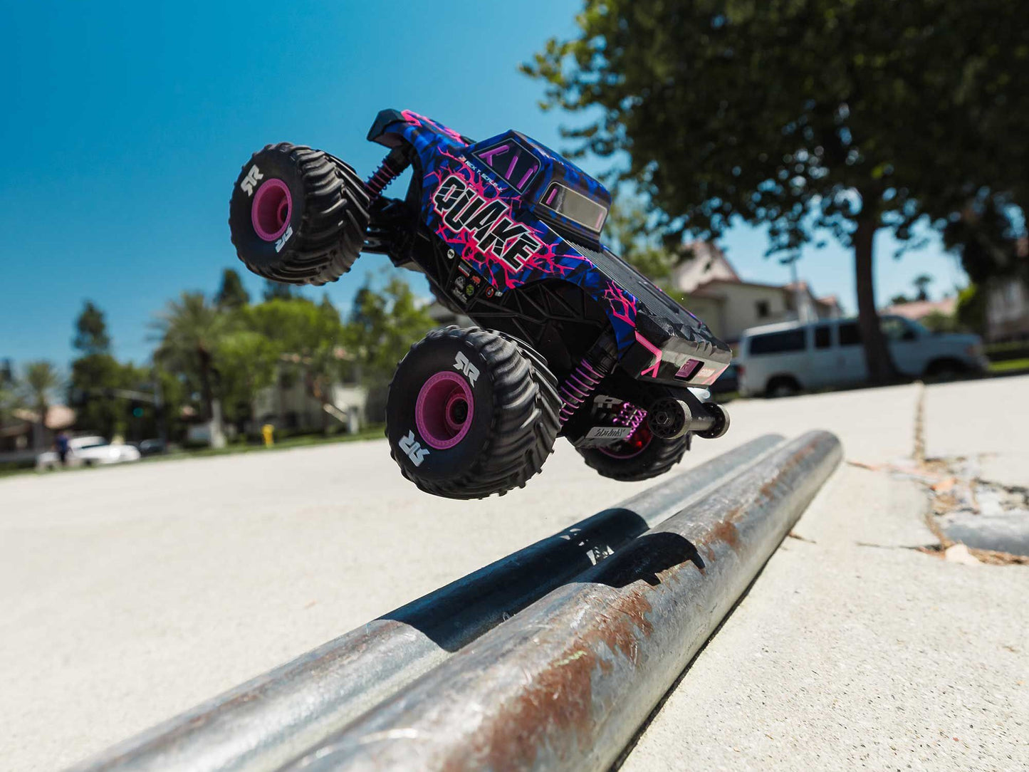 ARRMA1/16 QUAKE GROM 4X4 RTR Monster Truck Purple.    C-ARA2137T3