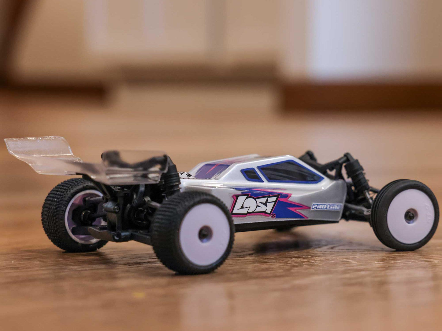 LOSI 1/24 Micro-B 2WD Buggy RTR SILVER          C-LOS00007T2